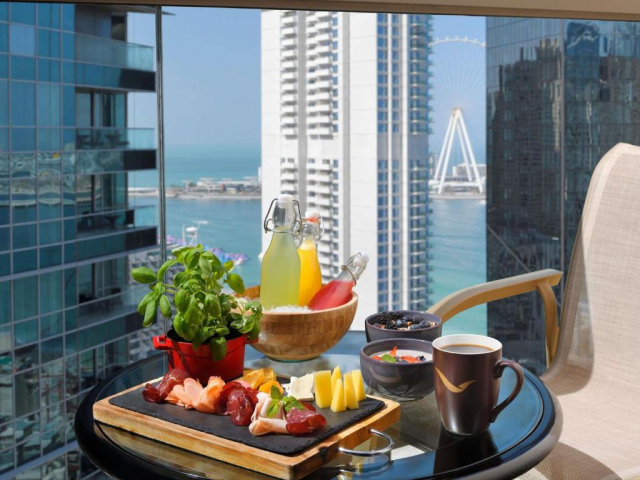 ULTRA LAST MINUTE REVELION DELUXE PE PLAJA 2026- 5*****MOVENPICK JBR ZBOR DIN OTOPENI CU TAXE INCLUSE