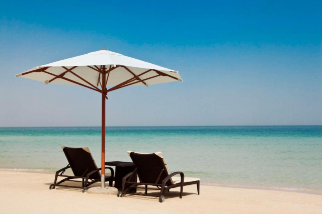 ULTRA LAST MINUTE REVELION DELUXE PE PLAJA 2026- 5***** HILTON JBR ZBOR DIN OTOPENI CU TAXE INCLUSE