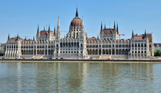 REVELION LA BUDAPESTA, AUTOCAR DIN BUCURESTI SI ALTE ORASE, LA HOTEL DE 3*, LA TARIFUL DE 354 EURO/PERSOANA, MIC DEJUN!