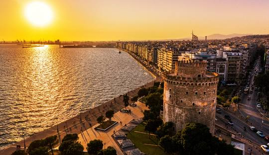 REVELION LA SALONIC, AUTOCAR DIN BUCURESTI SI ALTE ORASE, LA HOTEL DE 3*, LA TARIFUL DE 383 EURO/PERSOANA, MIC DEJUN!