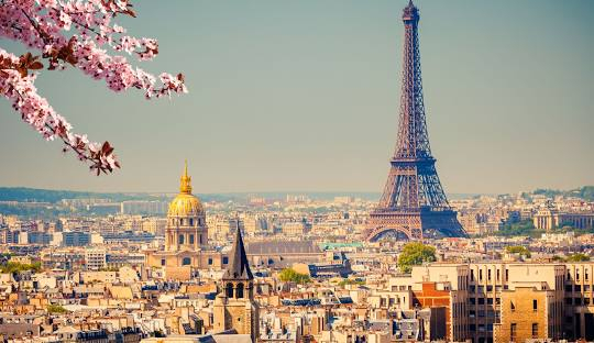 REVELION LA PARIS, AVION DIN BUCURESTI, LA HOTEL DE 3*, LA TARIFUL DE 655 EURO/PERSOANA, MIC DEJUN!