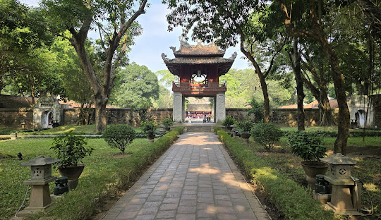 COMBO VIETNAM HO CHI MINH&amp;PLAJA, AVION DIN BUCURESTI, LA HOTEL DE 5*, LA TARIFUL DE 1470 EURO/PERS, MIC DEJUN!