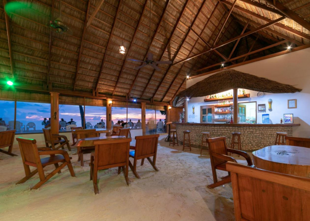 ULTRA LAST MINUTE MALDIVE 4**** DEMIPENSIUNE FIHALHOHLI ISLAND RESORT ZBO DIN OTOPENI CU TAXE INCLUSE