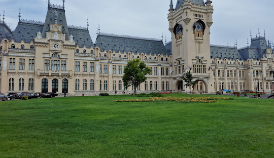 REVELION LA IASI, SENIOR VOYAGE, AUTOCAR DIN BUCURESTI SI ALTE ORASE, LA HOTEL DE 4*, LA TARIFUL DE 480 EURO/PERS, DEMIPENSIUNE!