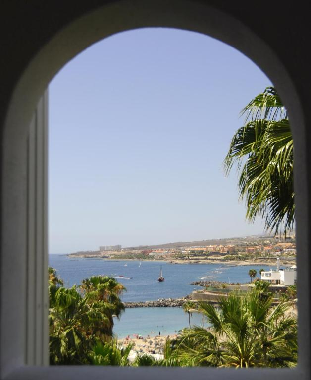 Vacanta copiilor in Tenerife:de la 725 euro cazare 7 nopti cu demipensiune+ transport avion+ toate taxele