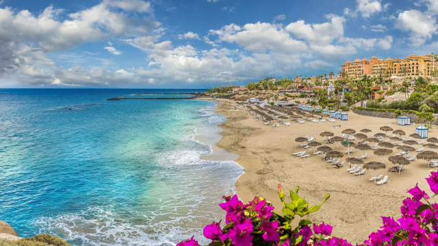 Vacanta de Toamna la plaja in Tenerife la doar 870 euro,avion din Bucuresti!  Checkin Concordia Playa* 4*