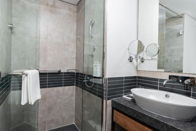 ULTIMELE LOCURI LA DUBAI AVALON  3*** MIC DEJUN ZBOR DIN OTOPENI CU TAXE INCLUSE