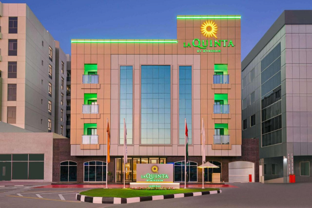 ULTRA LAST MINUTE DUBAI LA QUINTA JUMEIRAH 4**** ZBOR CHARTER CLUJ NAPOCA CU TAXE INCLUSE