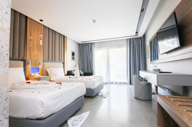 ULTIMELE LOCURI HURGHADA, AVION DIN BUCURESTI, LA HOTEL TITANIC BEACH 5*, LA TARIFUL DE 669 EURO/PERSOANA, UAI!