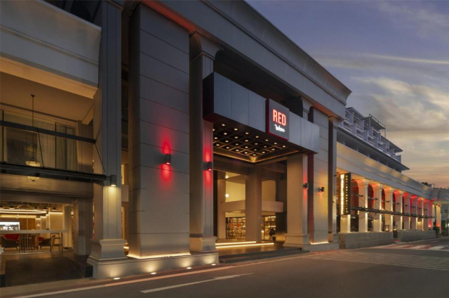 ULTRA LAST MINUTE THAILANDA-PHUKET 7 NOPTI 5***** RADISSON RED RESORT ZBOR DIN OTOPENI CU TAXE INCLUSE