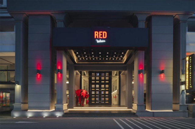 ULTRA LAST MINUTE THAILANDA-PHUKET 7 NOPTI 5***** RADISSON RED RESORT ZBOR DIN OTOPENI CU TAXE INCLUSE