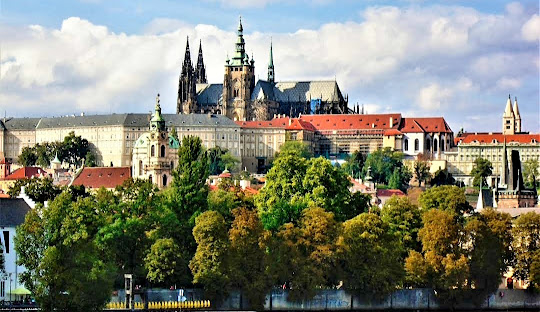 ULTIMELE LOCURI PRAGA, AVION DIN BUCURESTI, LA HOTEL DE 3*, LA TARIFUL DE 358 EURO/PERSOANA, MIC DEJUN!  