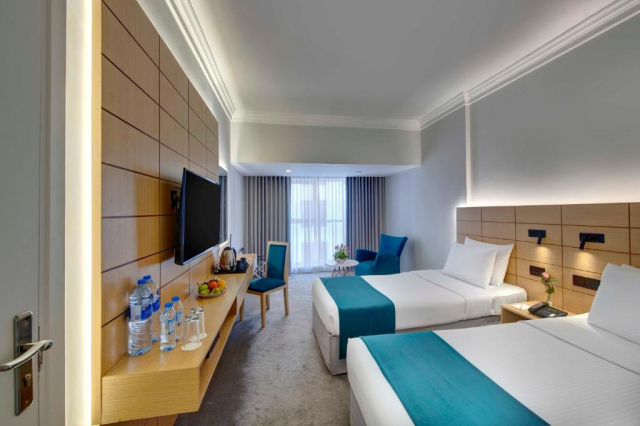 ULTRA LAST MINUTE LA DUBAI LOTUS GRAND  4****- 7 NOPTI ZBOR DIN OTOPENI CU TAXE INCLUSE