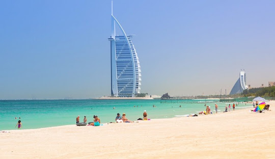 CIRCUIT EMIRATELE ARABE UNITE EXPERIENCE, AVION DIN BUCURESTI, LA HOTEL DE 4*, LA TARIFUL DE 958 EURO/PERSOANA, MIC DEJUN!