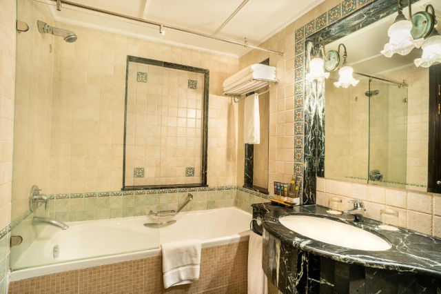 ULTIMELE LOCURI BAHRAIN, AVION DIN BUCURESTI, LA HOTEL NOVOTEL AL DANA RESORT 4*, LA TARIFUL DE 699 EURO/PERSOANA, AI!