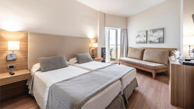  Sejur in Tenerife:de la 575 euro cazare 7 nopti cu demipensiune+ transport avion+ toate taxele