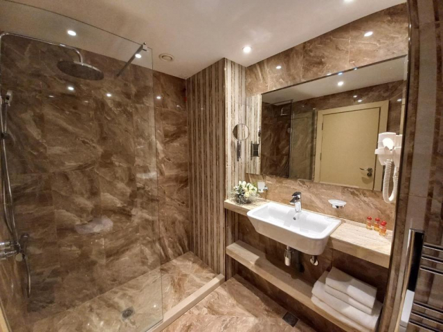 REVELION SOFIA ,PERLA BALCANILOR, AUTOCAR DIN BUCURESTI, LA HOTEL GRAND ASTORIA 3*, LA TARIFUL DE 270 EURO/PERSOANA, MIC DEJUN!