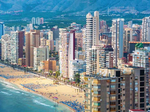 De CRACIUN viziteaza BENIDORM - 4 nopti cu mic dejun de la 490 euro/pers. Zbor din Bucuresti