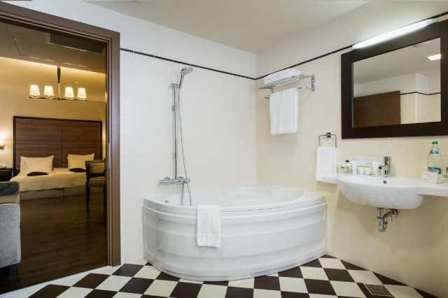 ULTIMELE LOCURI, HOTEL EUROPA ROYALE 4*, LA TARIFUL DE 450 EURO/PERSOANA, MIC DEJUN, LOC IN SINGLE!!