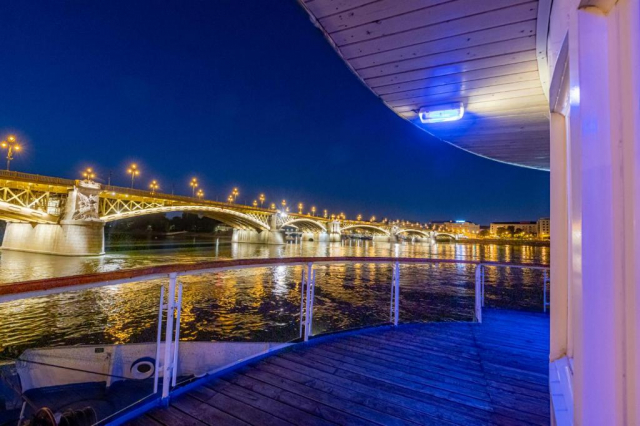 Last minute! Petrece revelionul in Ungaria, Budapesta,, sejur 3 nopti, transport individual (KCM)