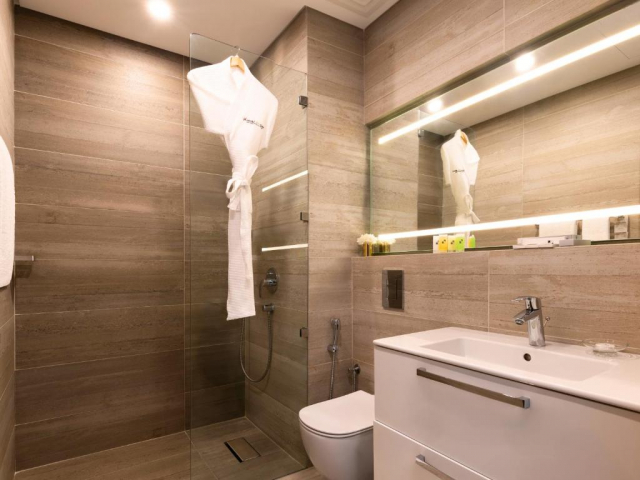 ULTIMELE LOCURI BAHRAIN, AVION DIN BUCURESTI, LA HOTEL SWISS BELSUITES ADMIRAL 4*, LA TARIFUL DE 619 EURO/PERSOANA, HB!