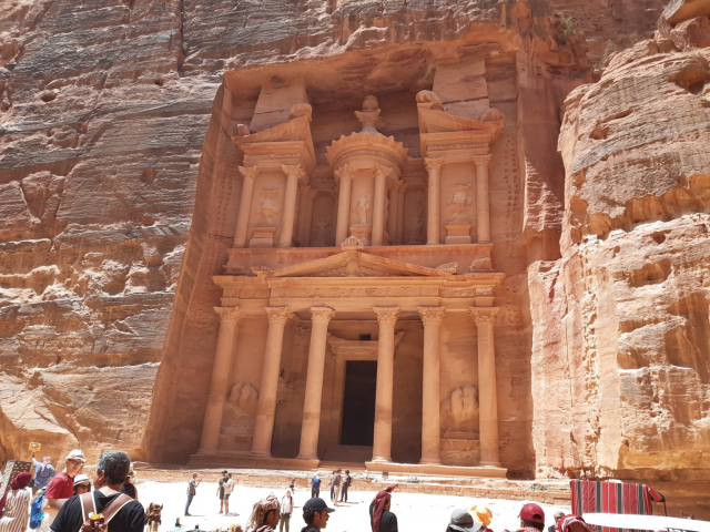 PARTAJ DOAMNA REVELION IORDANIA, 7 NOPTI CAZARE CU DEMIPENSIUNE SI VIZITE INCLUSE, ZBOR TAROM DIN BUCURESTI SI ALTE ORASE 