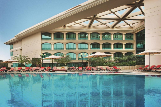 DUBAI  739   EURO / PERS PLECARE 16.01 DIN BUCURESTI - Movenpick Grand Al Bustan Dubai6*, mic dejun 