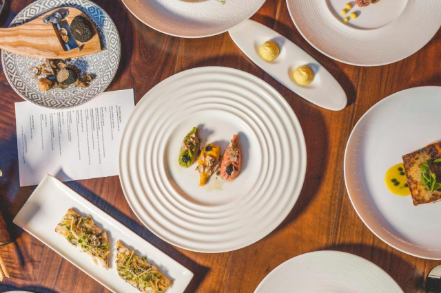 ULTIMELE LOCURI DUBAI DELUXE RENAISANCE  5***** ZBOR DIRECT DIN CLUJ NAPOCA/OTOPENI CU TAXE INCUSE