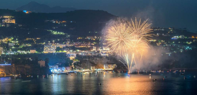 Circuit SORRENTO - 5 nopti cazare cu demipensiune + cina festiva + bilet avion Bucuresti +taxe aeroport + vizita = 895 euro/pers