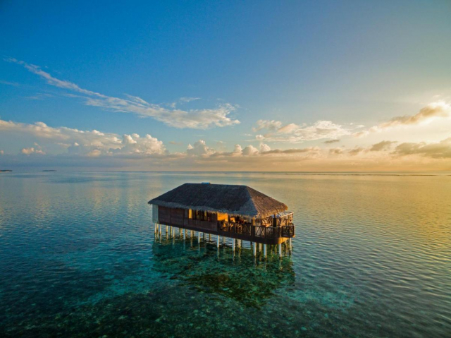 MALDIVE MEDHUFUSHI ISLAND RESORT 4* 7 NOPTI CU DEMIPENSIUNE PRET 1888 EURO PLECARE IN  07.01.2026