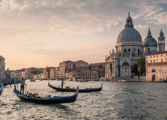 Circuit Veneția Orașul gondolelor și al canalelor 490 euro/persoana plecare din Iasi 06.03