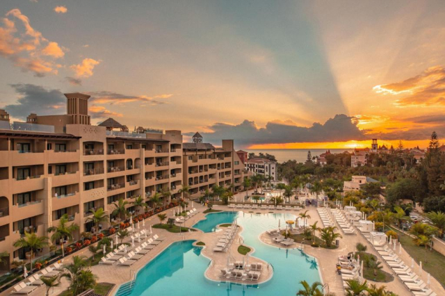 11.01 Tenerife , Hotel GF VICTORIA 5*,avion , 7 nopti , pret/ persoana =1343Eur