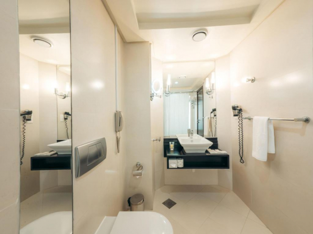 Oferta Last Minute Emiratele Arabe Unite-Abu Dhabi,sejur 7 nopti plecare din Bucuresti(CA)