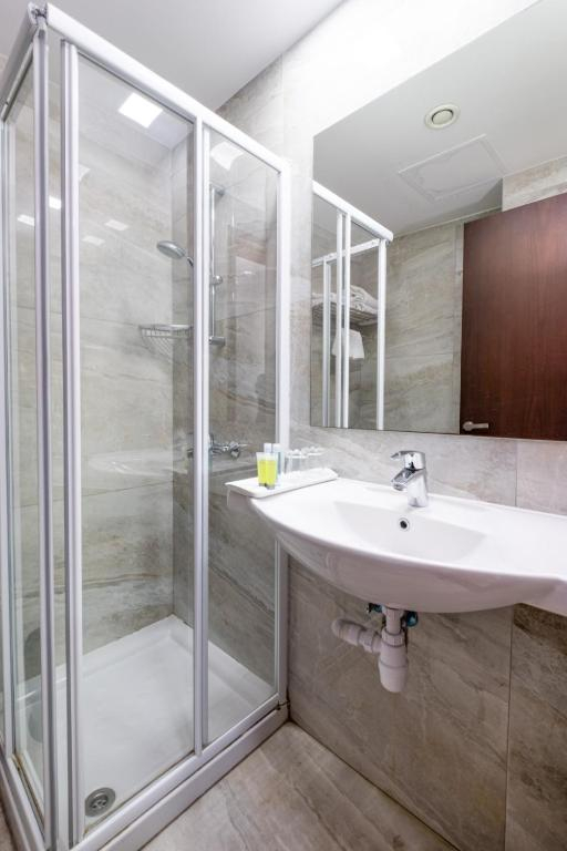 Oferta Last minute  Paste Cipru, zona  Aya Napa,sejur 7 nopti plecare din BucurestiCG)