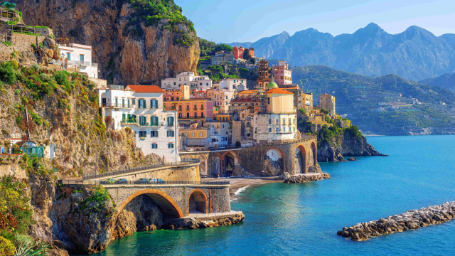 Super oferta de Paste pe Coasta Sorrento de la doar 480 euro/pers. Zbor low cost din Bucuresti!