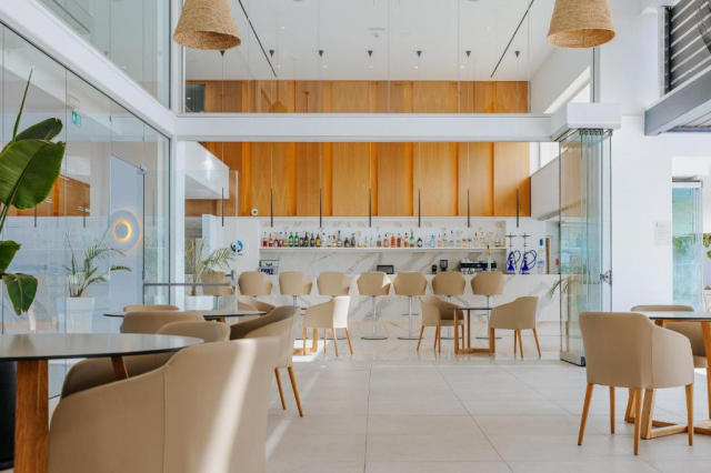 Paste in Cipru: de la 619 euro cazare 7 nopti cu demipensiune+ transport avion+ toate taxele