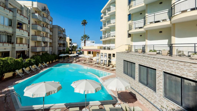 Paste in Sardinia: de la 669 euro cazare 5 nopti cu demipensiune+ transport avion+ toate taxele