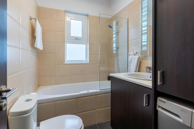 Oferta City Break Larnaca Bonus croaziera la apusul soarelui cu un pahar de vin,4 nopti plecare din Timisoara (CA)