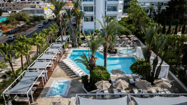 ULTIMELE LOCURI CIPRU, AYIA NAPA, AVION DIN BUCURESTI, LA HOTEL MARGADINA 4*, LA TARIFUL DE 589 EURO/PERSOANA, MIC DEJUN!
