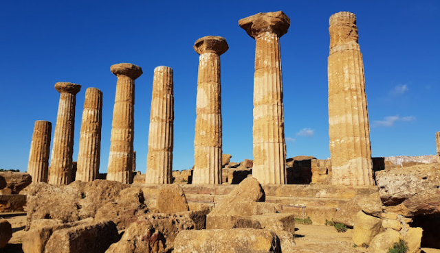 PASTE AVENTURA SICILIANA, SENIOR VOYAGE, AVION DIN BUCURESTI, LA HOTEL DE 4*, LA TARIFUL DE 665 EURO/PERSOANA, DEMIPENSIUNE!