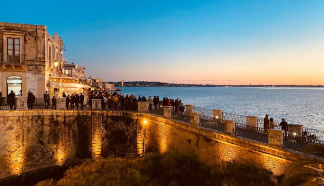 PASTE AVENTURA SICILIANA, SENIOR VOYAGE, AVION DIN BUCURESTI, LA HOTEL DE 4*, LA TARIFUL DE 665 EURO/PERSOANA, DEMIPENSIUNE!