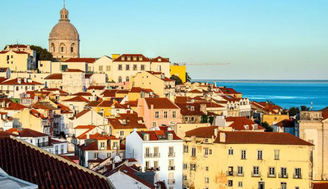 PASTE PORTUGALIA, LISABONA SI COMORILE SUDULUI, SENIOR VOYAGE, AVION DIN BUCURESTI, LA HOTEL DE 3*, TARIF DE 734 EURO/PERS, HB!