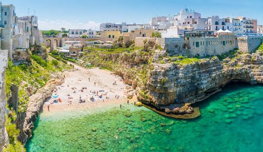 PASTE PUGLIA, SENIOR VOYAGE, AVION DIN BUCURESTI, LA HOTEL DE 4*, LA TARIFUL DE 655 EURO/PERS, DEMIPENSIUNE!