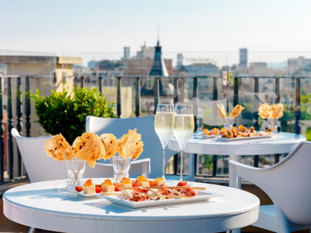 Valentines Day in Barcelona - H10 Universitat 4* - plecare din Budapesta