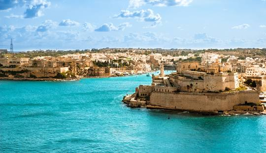 PASTE MALTA, SENIOR VOYAGE. AVION DIN BUCURESTI, LA HOTEL DE 3*, LA TARIFUL DE 724 EURO/PERSOANA, DEMIPENSIUNE!