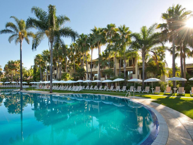 ULTIMELE LOCURI LA MALAGA 7 NOPTI CAZARE 4**** DEMIPENSIUNE BLUE BAY BANUS ZBOR DIRECT DIN OTOPENI/CLUJ NAPOCA CU TAXE INCLUSE