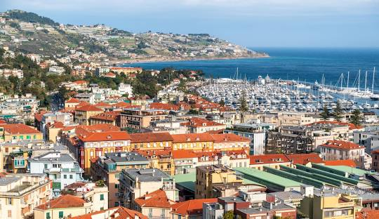 PASTE COASTA DE AZUR SI PROVENCE, SENIOR VOYAGE, AVION DIN BUCURESTI, LA HOTEL DE 4*, LA TARIFUL DE 785 EURO/PERS, DEMIPENSIUNE!