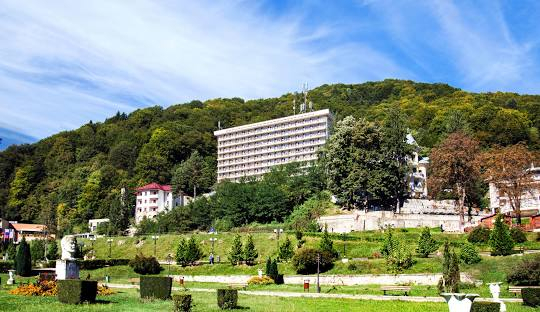 PASTE IN MOLDOVA, SENIOR VOYAGE, AUTOCAR DIN BUCURESTI, LA TARIFUL DE 415 EURO/PERSOANA, DEMIPENSIUNE!