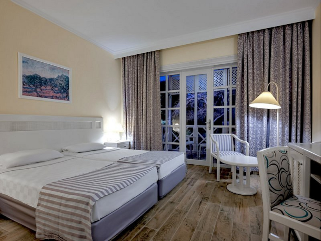 ULTIMELE LOCURI ANTALYA, AVION DIN CLUJ-NAPOCA, LA HOTEL ASTERIA FAMILY RESORT 5*, LA TARIFUL DE 580 EURO/PERSOANA, UAI!