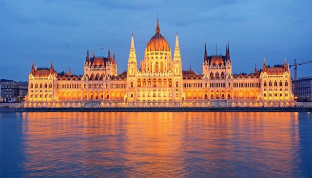 Weekend de 8 Martie la Budapesta la doar 280 euro,avion din Tg Mures!!!Hotel Mercure Budapest Castle Hill
